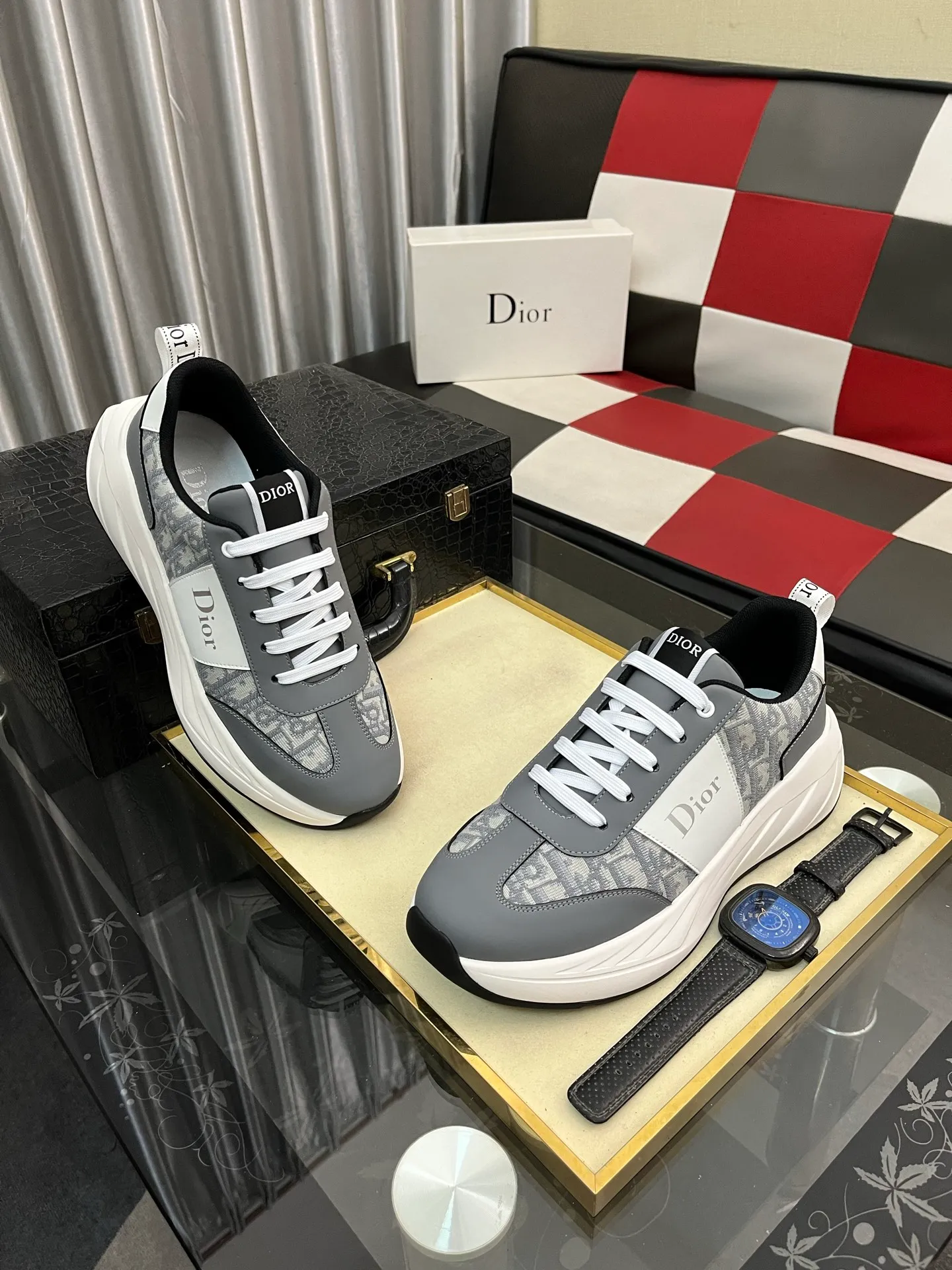 Men's shoes💰438⌚️⌚️[Dior] Dior's new men's genuine leather casual shoes, the highest version on the market, any comparison is welcome🆚! The original leather has excellent texture and is super high-end! Fetal sheep net lining imported from Italy, removable pad! Luxurious materials and fine workmanship, highly recommended! Code number: 38-442️⃣Colors available